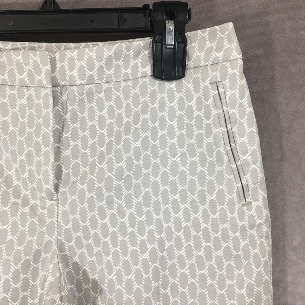 ADRIANNA PAPELL Cropped Pants Womens Sz 8 Stretch Light Gray Skinny Leg Slacks